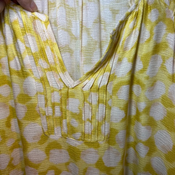 Democracy Women's Pintuck Blouse Yellow White Dots 3/4 Sleeves Split Neck  Small - Picture 4 of 13